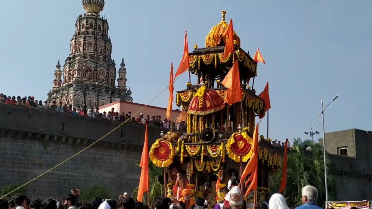लोणी यात्रा उत्सवात शिक्षकांकडून करवसुली आदेश रद्द करा — संभाजी ब्रिगेडची मागणी.