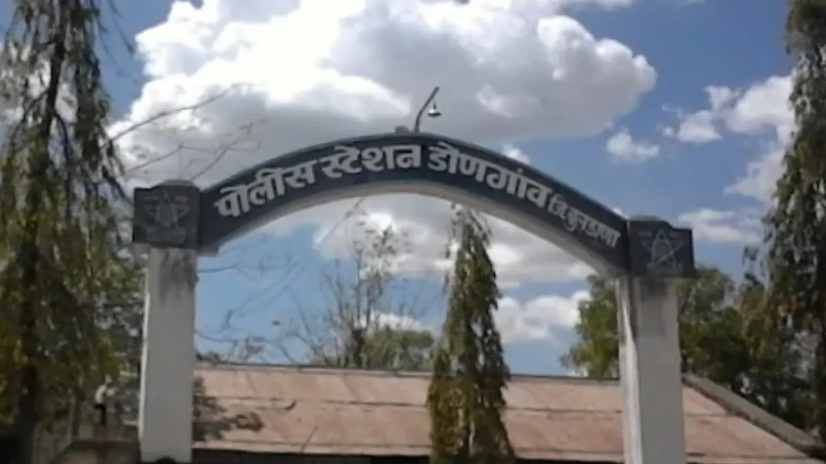 दीड टन लोखंडी सळ्यांची चोरी! दोन शिक्षकांवर गुन्हा — घाटबोरीत खळबळ