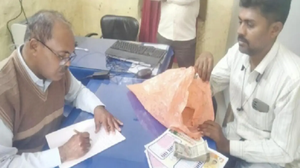 खामगाव पैसे वाटप प्रकरणात ५० हजारांची रोकड जप्त – भरारी पथकाची कारवाई