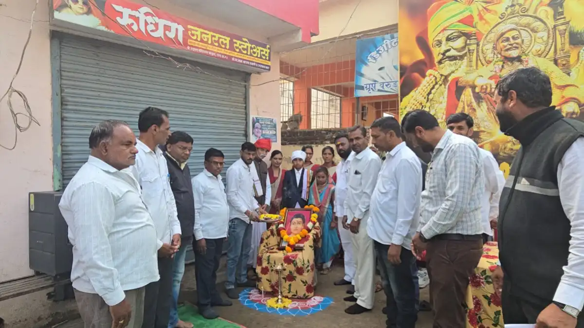 वरुड सावित्रीबाई फुले जयंती कार्यक्रमात ‘मी सावित्री बोलतेय’ म्हणत विद्यार्थ्यांची प्रभात फेरी