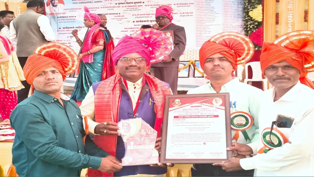 पत्रकार व सामाजिक कार्यकर्ते सुनिल अंभोरे यांना संत गाडगेबाबा समाज रत्न पुरस्कार प्रदान