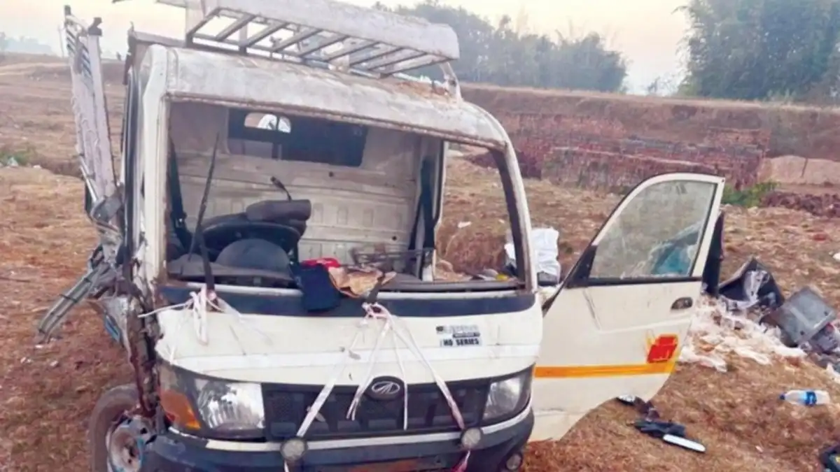 Deulgaon Raja tipper accident and iron rod attack on bike rider