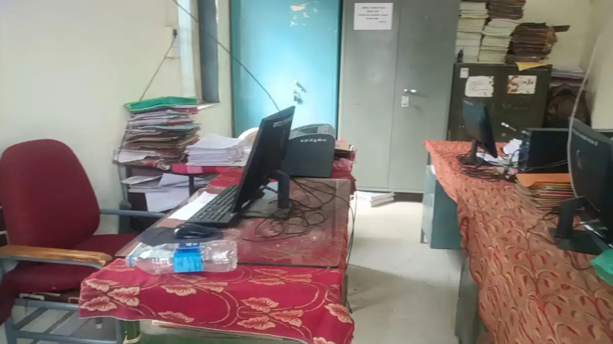 सिंदखेडराजा पंचायत समिती कार्यालयातील अनागोंदी कारभारामुळे नागरिक त्रस्त