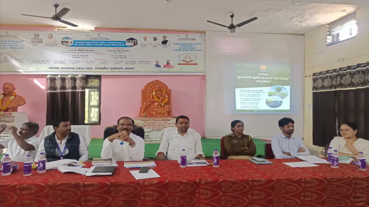 मुख्यमंत्री बळीराजा शेत-पाणंद रस्ते योजना अंमलबजावणीसाठी बुलढाण्यात प्रशासनाची बैठक