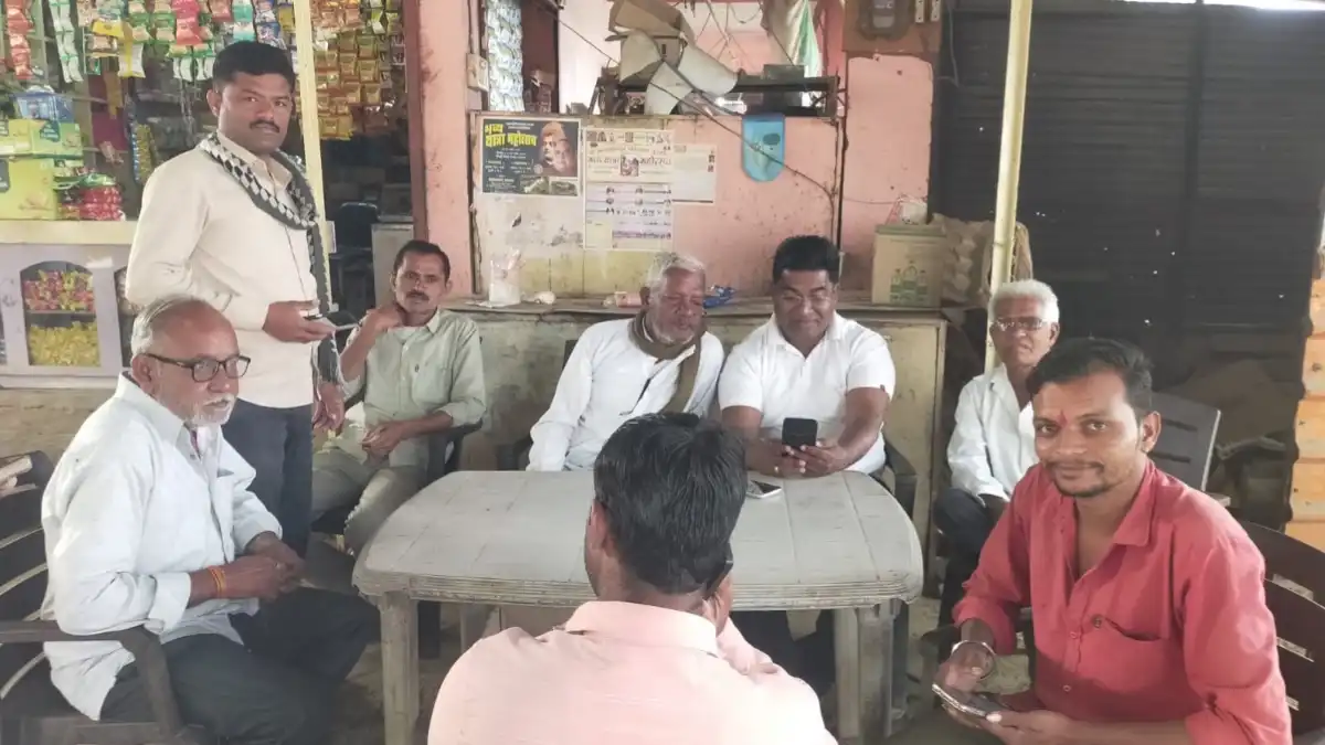 मेरा बुद्रुक येथे MahaVISTAAR AI महाविस्तार ॲपबाबत कृषी विभागाचे शेतकऱ्यांना मार्गदर्शन