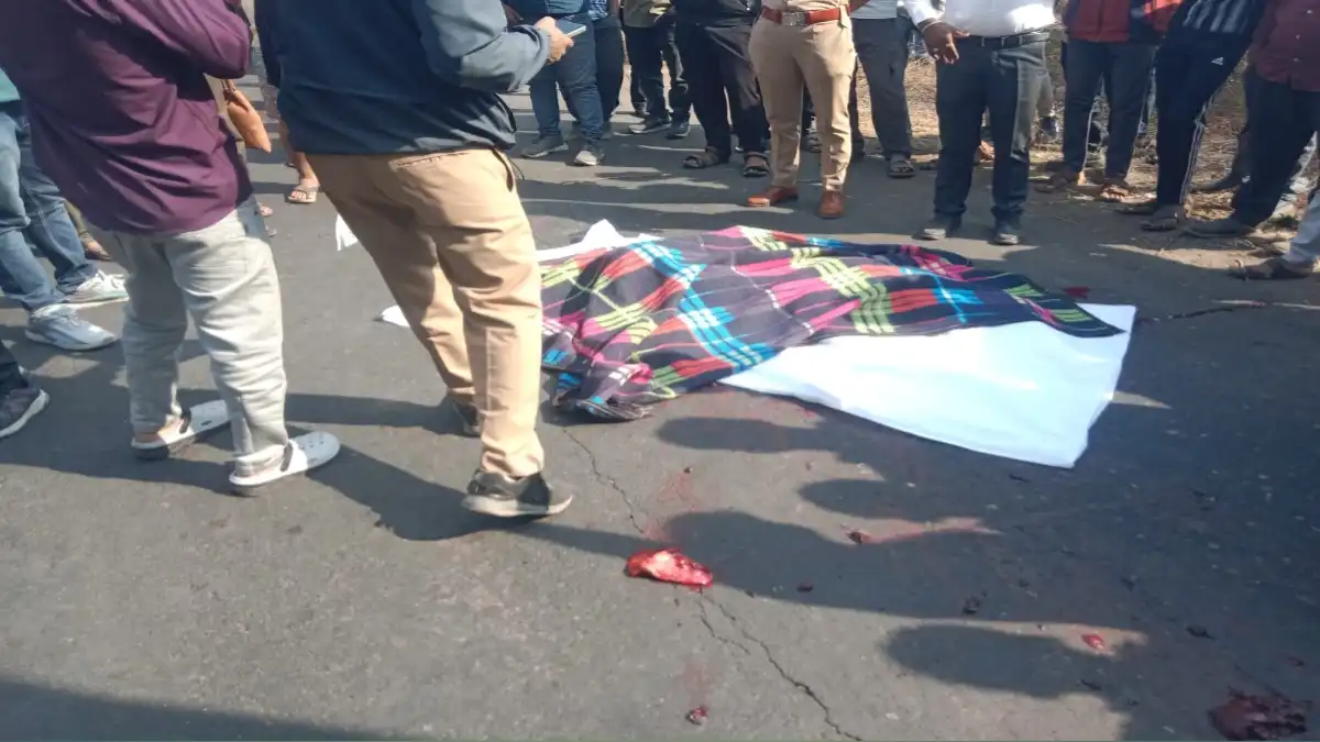 चिखली-बुलढाणा रोड अपघात हातणी जवळ ट्रकखाली चिरडून युवकाचा मृत्यू