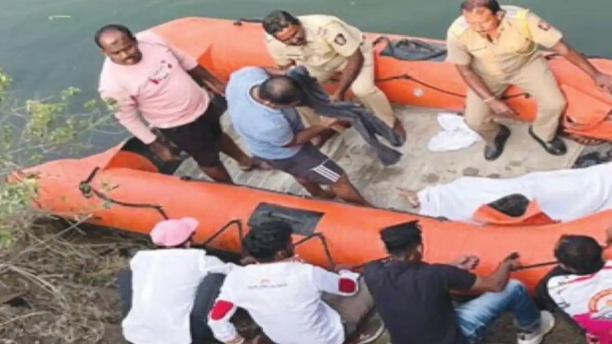 खडकपूर्णा कालव्यात बुडालेल्या ५वीतील विद्यार्थ्याच्या घटनेनंतर घटनास्थळी नागरिकांची गर्दी