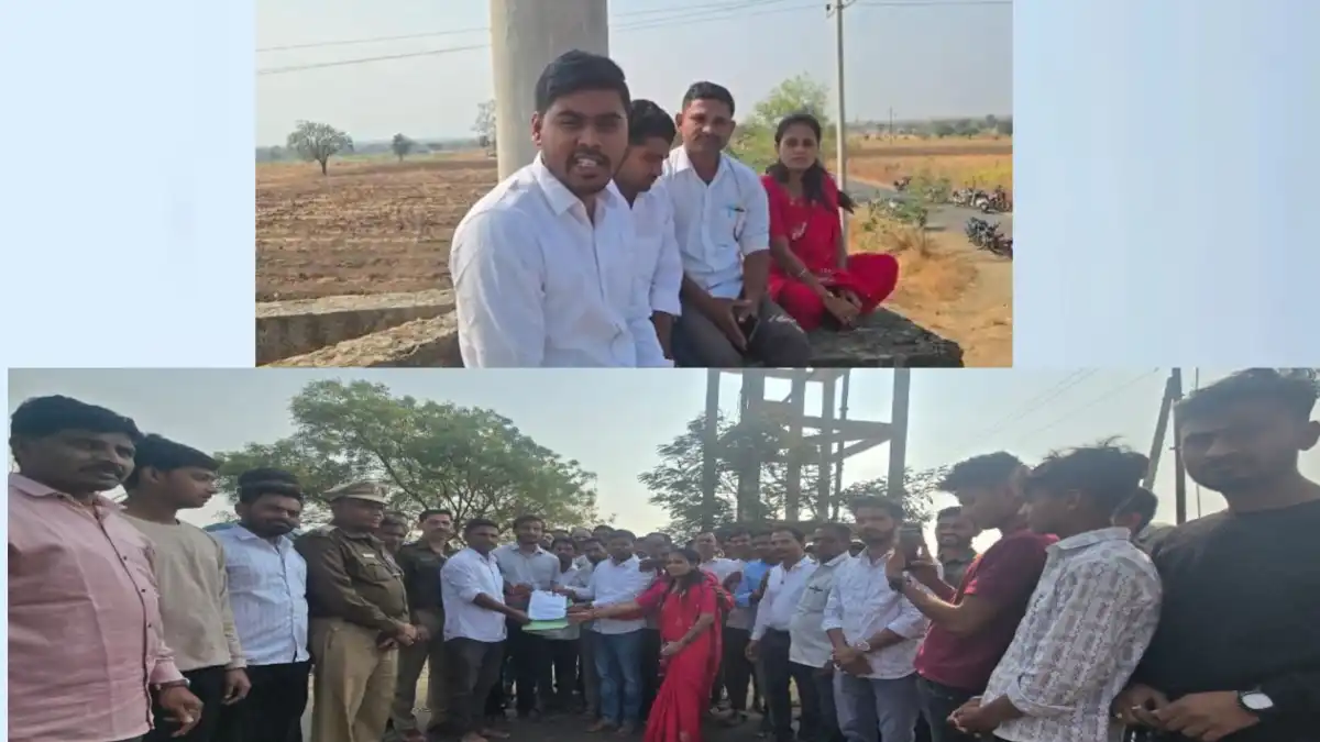 Risod Sakhara road potholes protest villagers on water tank Washim Maharashtra