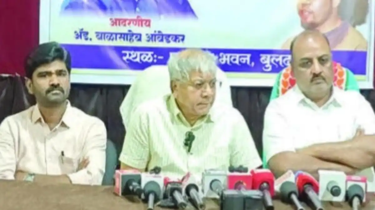 बुलढाण्यात पत्रकार परिषदेत एप्सटीन फाइल प्रकरणावर प्रतिक्रिया देताना प्रकाश आंबेडकर