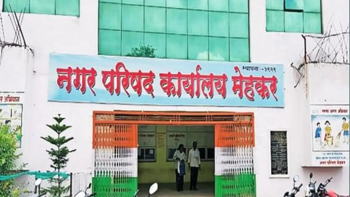 Mehkar Nagar Parishad court notice over construction despite ban order