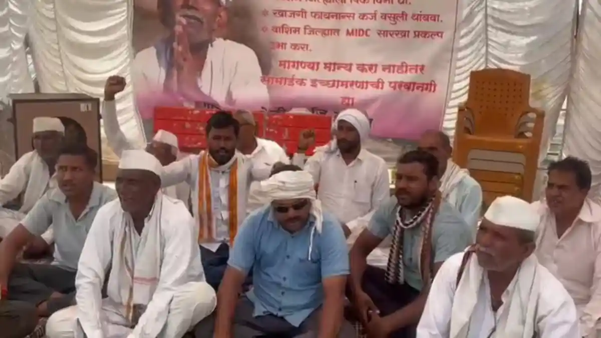 Adoli village farmer protest Washim loan waiver andolan shivaji maharaj statue shetkari