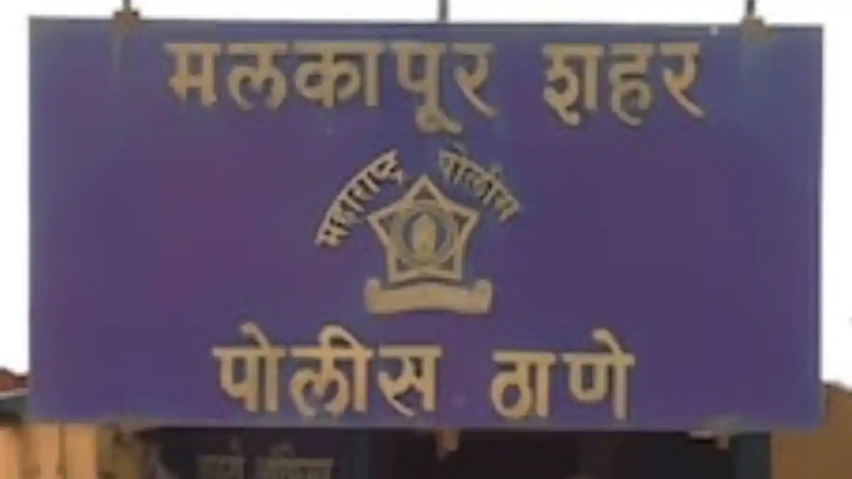 मलकापूरमध्ये नकली नोटा प्रकरणात पोलिसांची कारवाई करताना आरोपी अटकेत