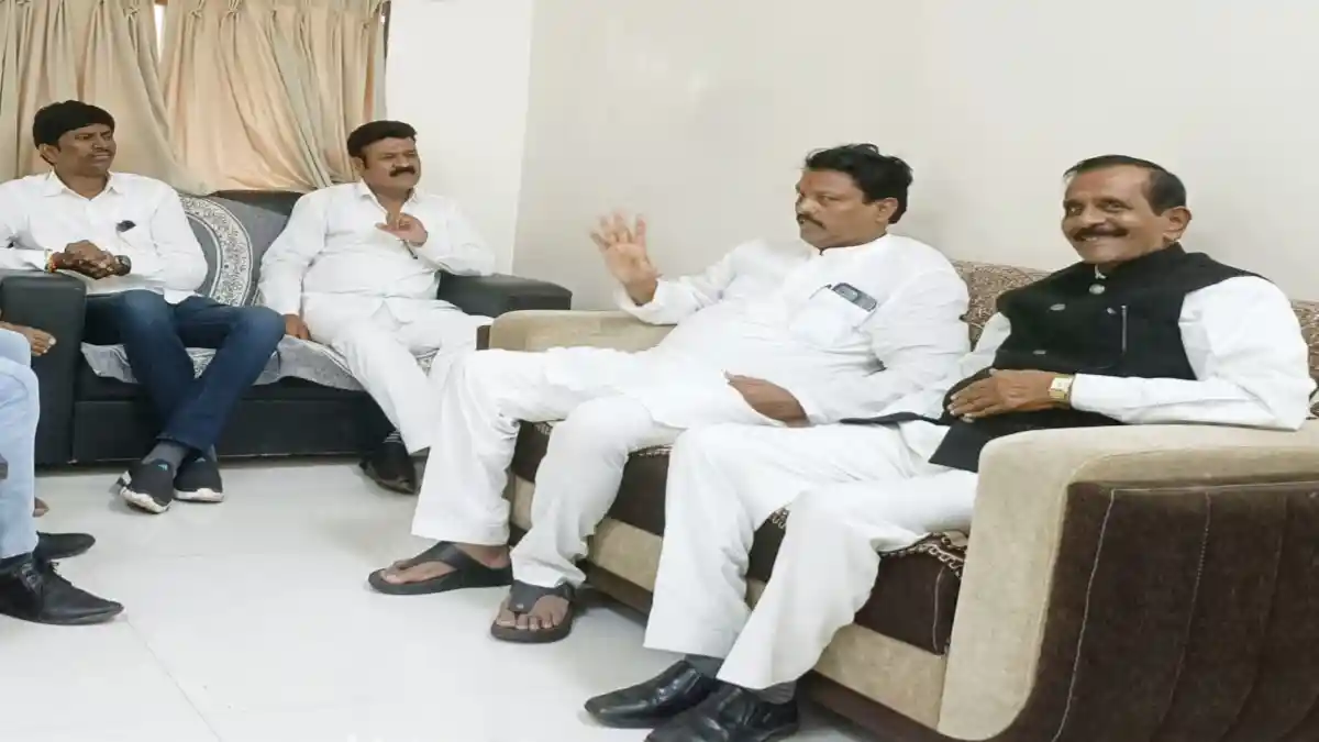 नाभिक समाजाच्या प्रश्नावर विधानसभेत बोलताना आमदार सिद्धार्थ खरात