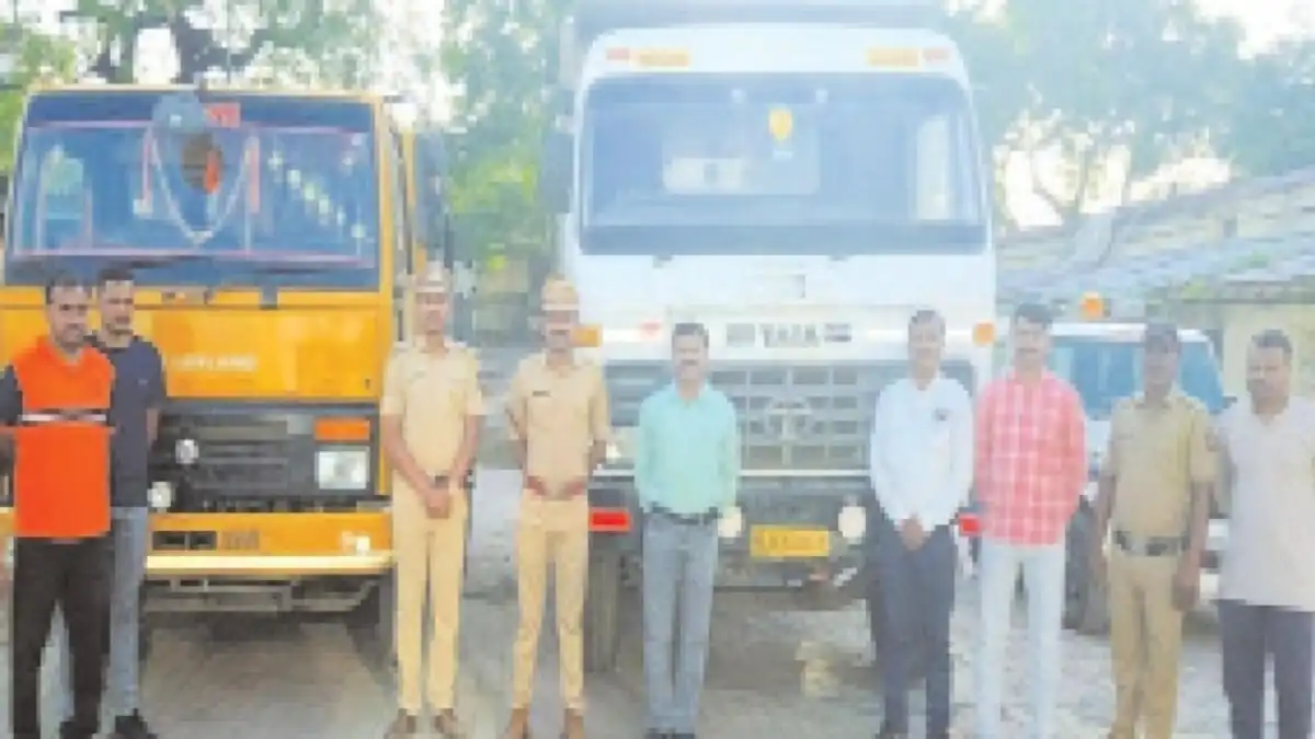 शेंदुर्जन परिसरात अवैध रेती वाहतुकीवर साखरखेर्डा पोलिसांची कारवाई करत जप्त केलेले टिप्पर