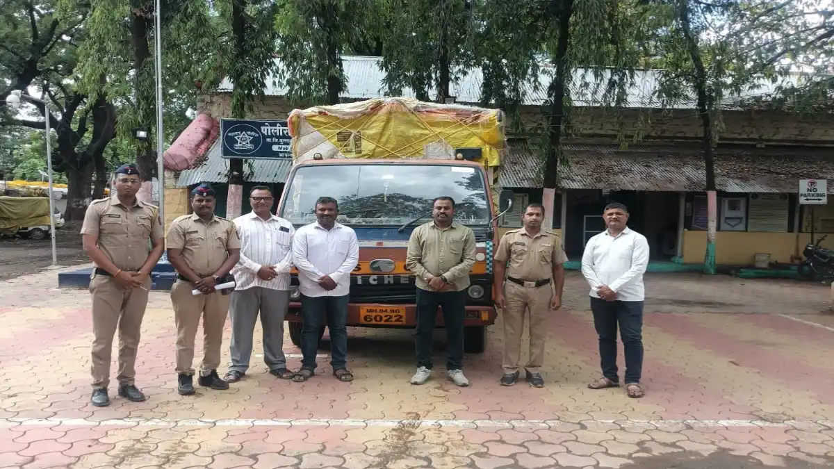 बुलढाण्यात धाड पोलिसांनी 41 क्विंटल 63 किलो सरकारी रेशनचा तांदूळ आणि आयशर वाहन जप्त करत मोठी कारवाई केली.