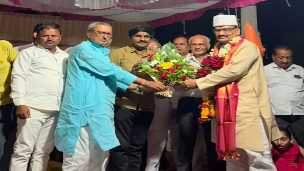 पंजाब डख किनगाव राजा येथे हवामान बदलावर व्याख्यान देताना
