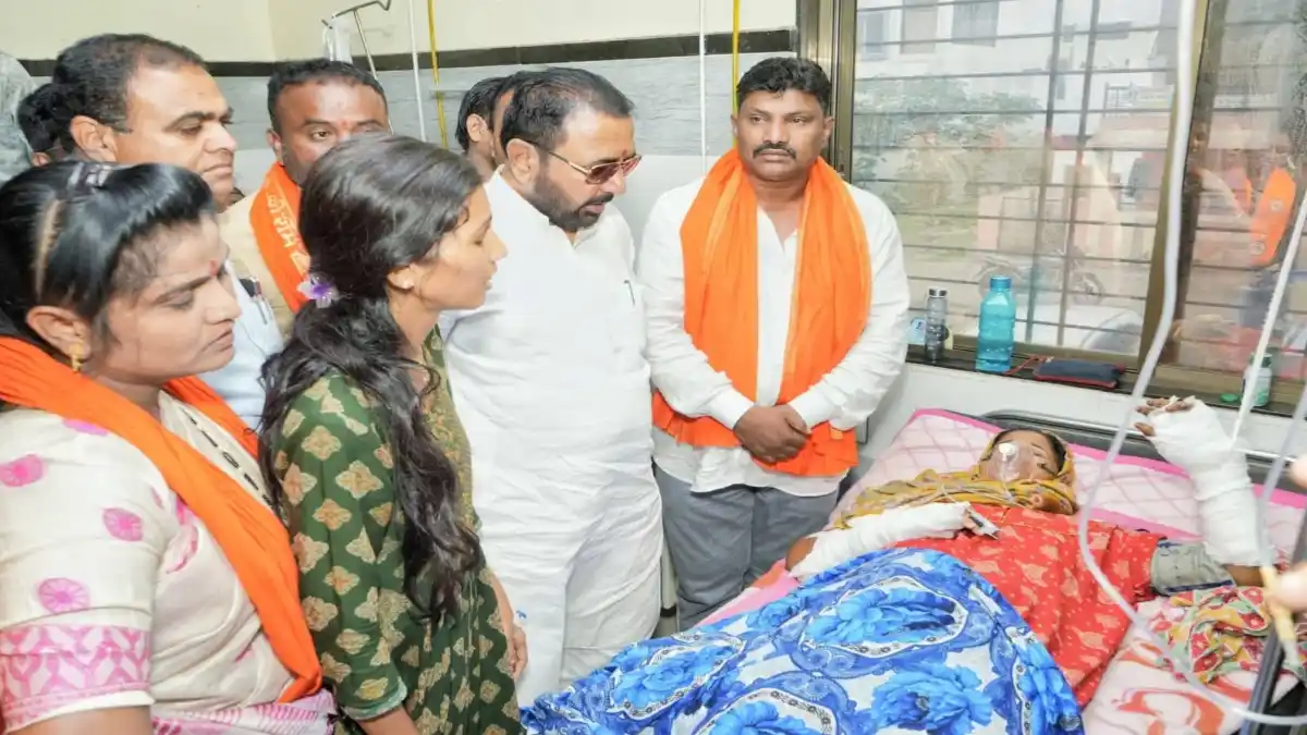 शेलगाव जहांगीर प्रकरणातील पीडित मायलेकीची चिखली रुग्णालयात केंद्रीय मंत्री प्रतापराव जाधव यांनी घेतलेली भेट