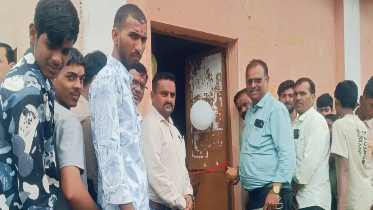 चौथा ग्रामपंचायतीने स्वामी विवेकानंद सार्वजनिक वाचनालयाला अभ्यासिकेसाठी सभागृह सुपूर्द