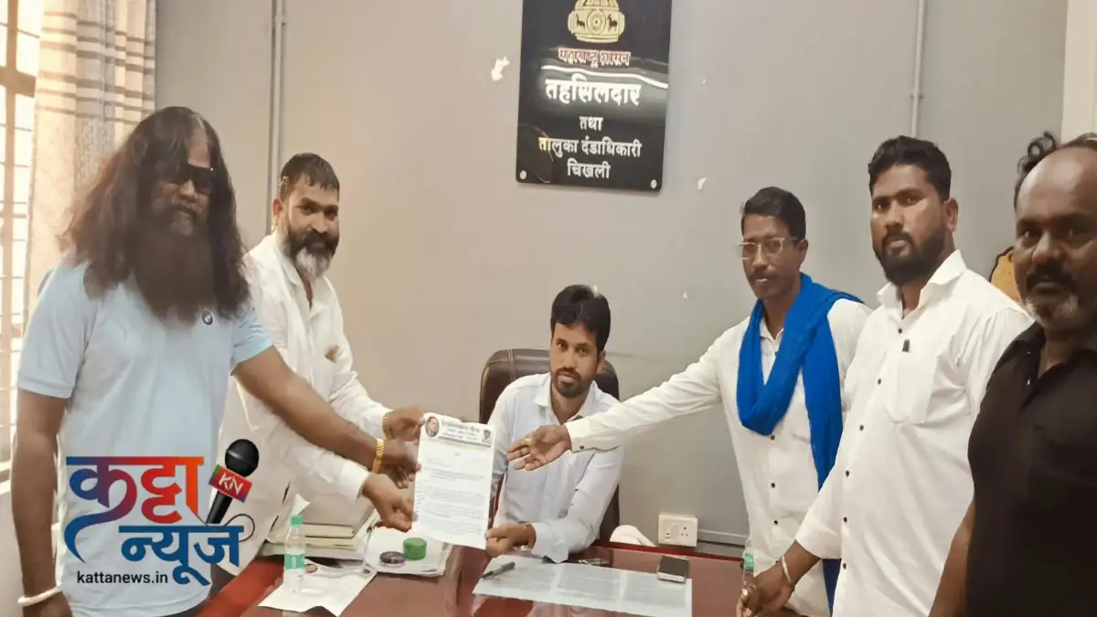 चिखली तहसील कार्यालयात रेशन कार्ड ऑनलाइन करण्यासाठी ₹100 घेतल्याची तक्रार