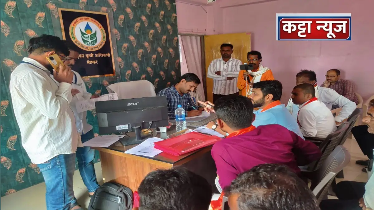 मेहकरमध्ये खरीप २०२५ पिकविम्यासाठी शेतकरी नेते पांडुरंग पाटील यांचे आंदोलन