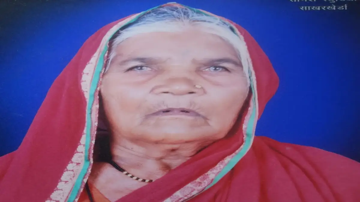 औषधांचा बटवा जपणाऱ्या साखरखेर्डा येथील नबामाय (नर्मदाबाई इंगळे)