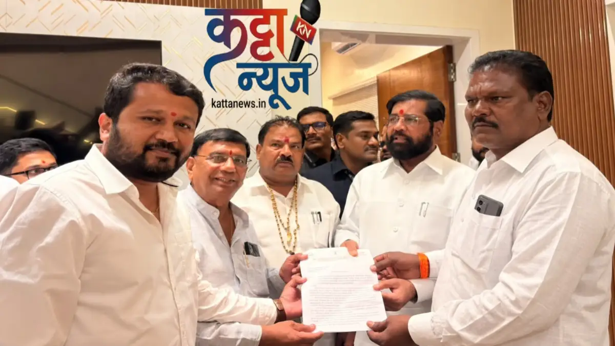 बुलढाणा दुष्काळ नुकसान भरपाई मागणीसाठी शेतकऱ्यांच्या बांधावर एकनाथ शिंदे यांची भेट
