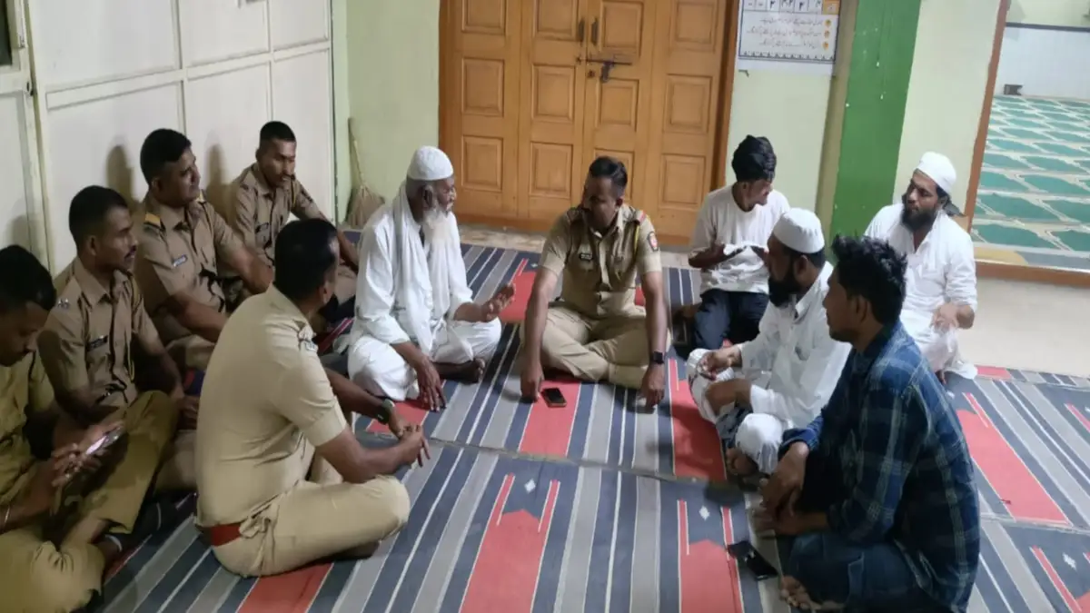 "गणेश विसर्जन मिरवणूक पोलीस मशीद ट्रस्टी चर्चा"