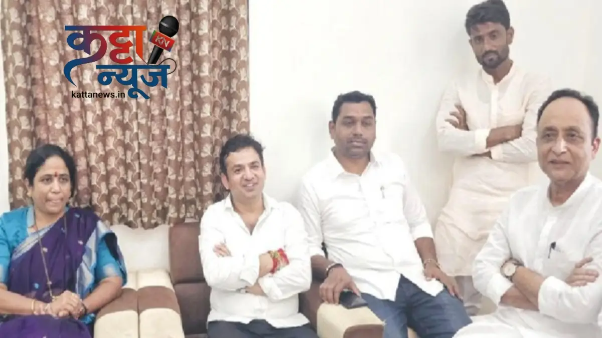 सिंदखेडराजात मंत्रिमंडळाची विशेष बैठक घेण्याची मागणी करताना वैशाली नागवडे