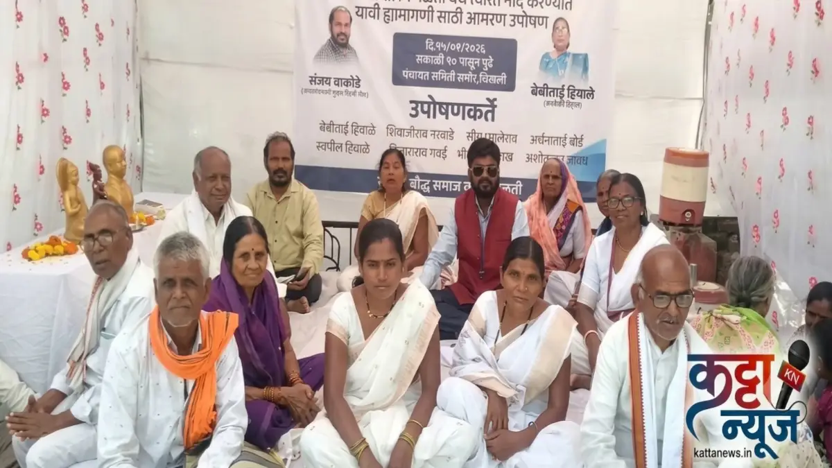 वळती बौद्ध विहार व स्मशानभूमी नोंदीसाठी उपोषण करणारे बौद्ध समाज बांधव