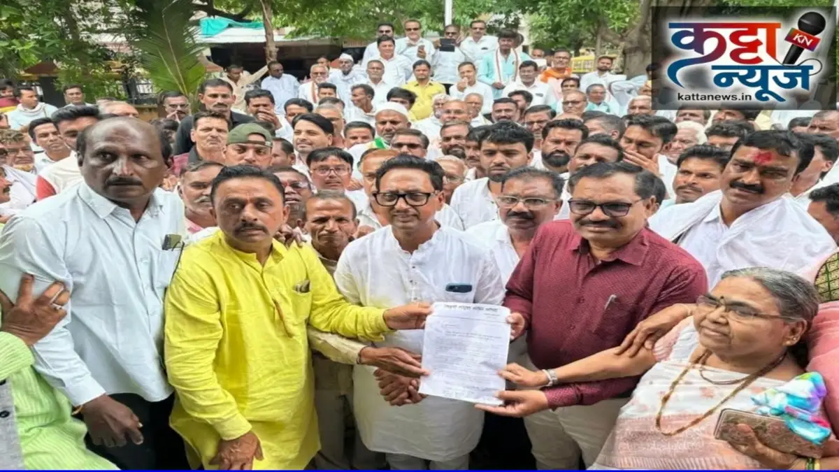 बुलढाणा जिल्हा दुष्काळग्रस्त जाहीर करण्याच्या मागणीसाठी राहुलभाऊ बोंद्रे यांच्या नेतृत्वात निघालेला शेतकऱ्यांचा मोर्चा