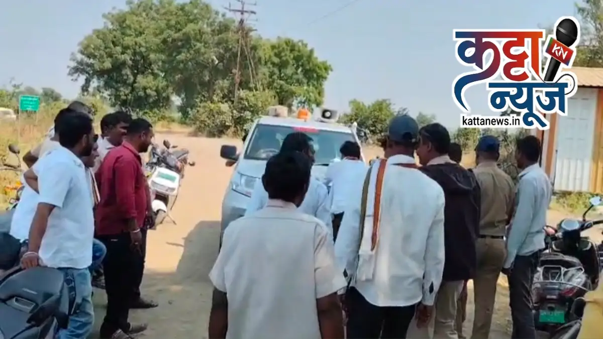 खडकपूर्णा धरण परिसरात मोटारींच्या कारवाईवरून जमलेले आक्रमक शेतकरी
